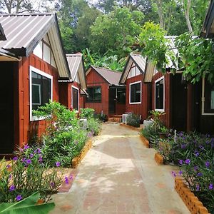 Phi Phi Long Beach Bungalow